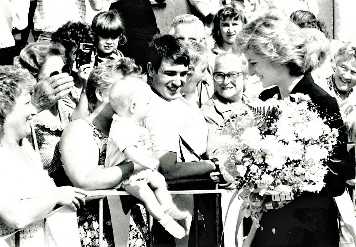 Princess Diana greeting Jaywick Residents